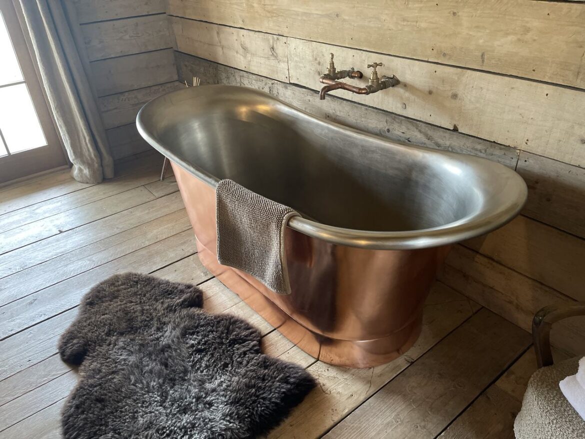 Free standing bath