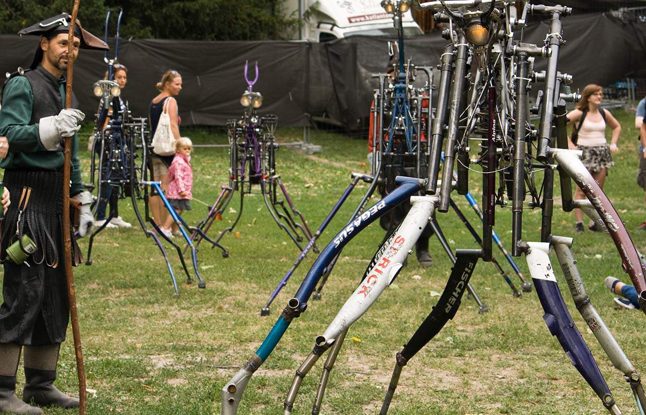 Walkabout performers The Herd of Mechanical Creatures